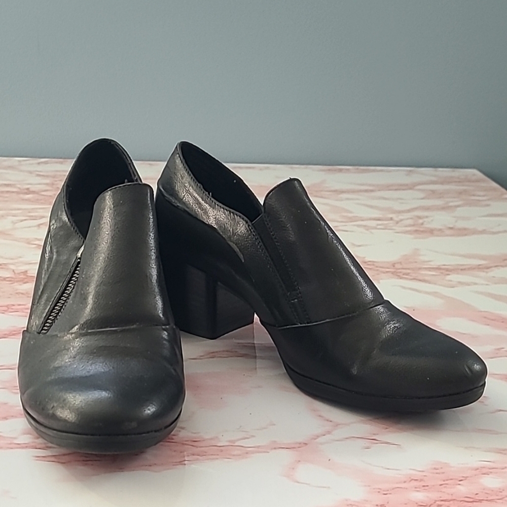 GUC BareTraps Kelyn Black Faux Leather Block Heel Ankle Boot Sz 8.5M